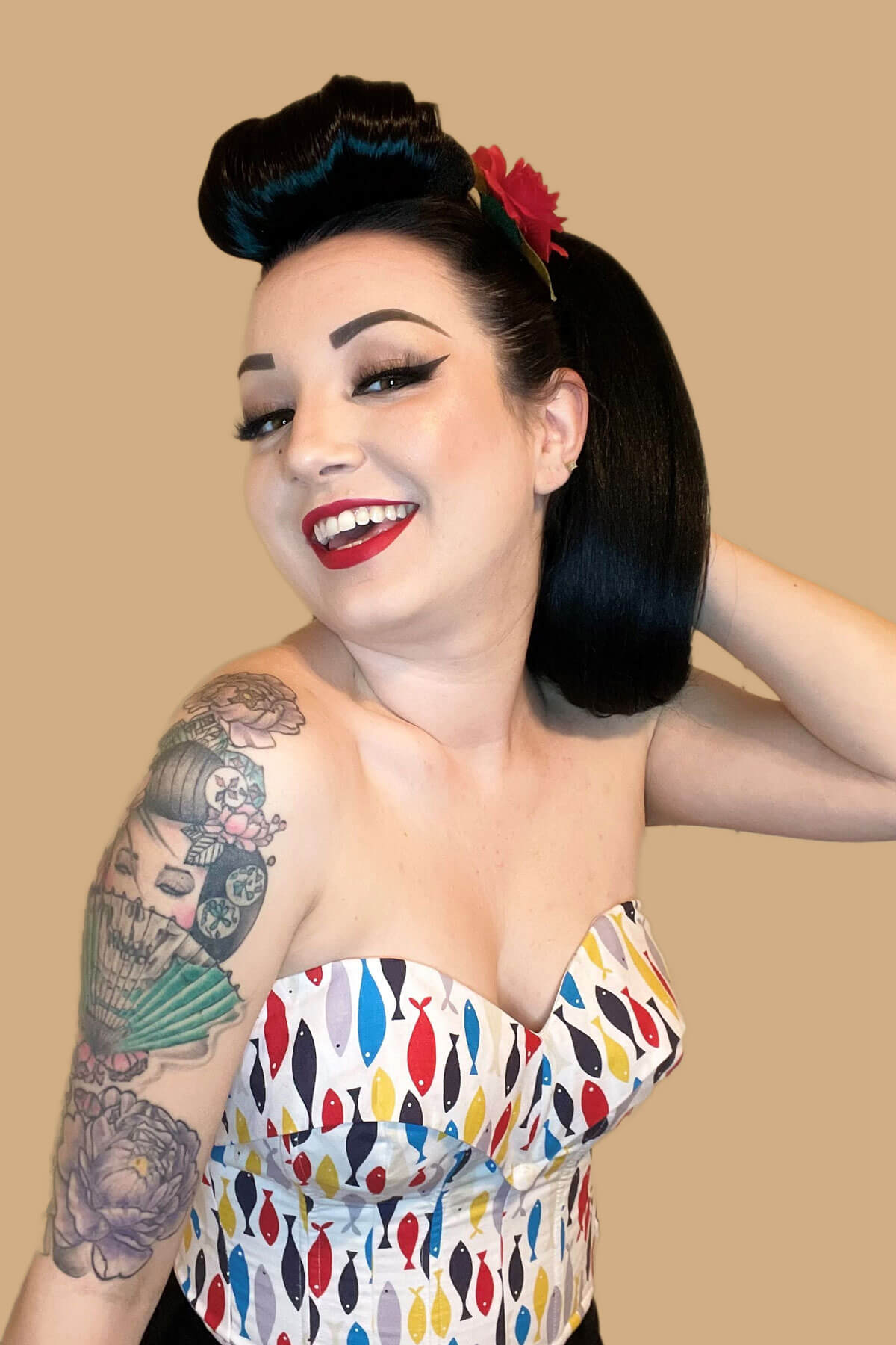 Woman with tattoos and colorful hair accessories against a beige background. Bumper bangs pack - vintage 40s 50s fringe roll: Lena jet black 1