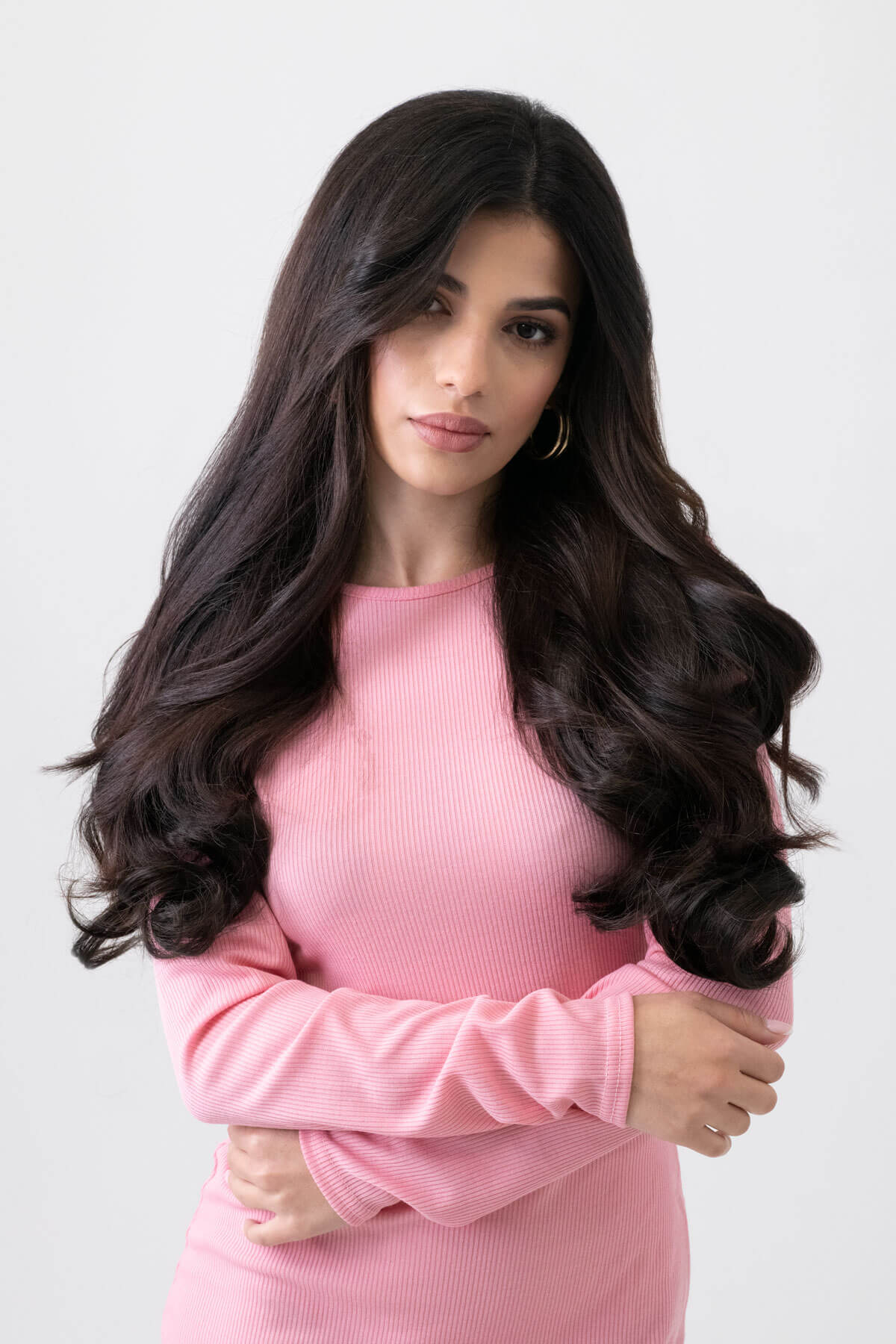 Woman wearing a pink dress against a white background. synthetic hair extension, 1 piece, wavy, 20", 200g dark brown 4