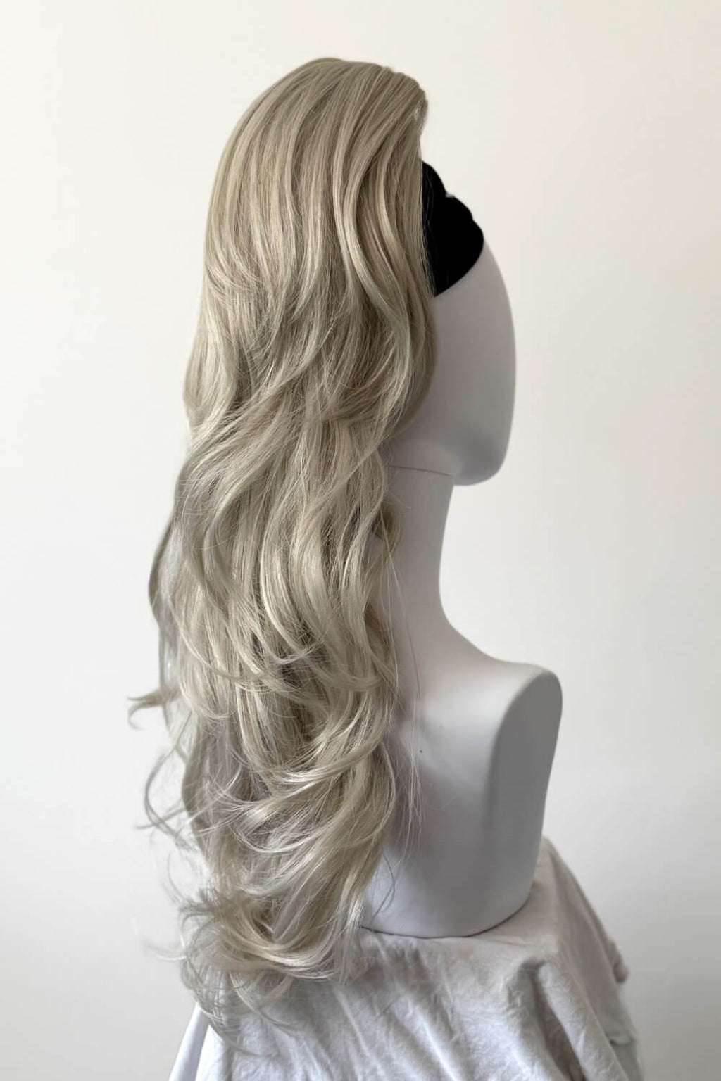 Clip-in ponytail hairpiece extension: Olivia silver 60