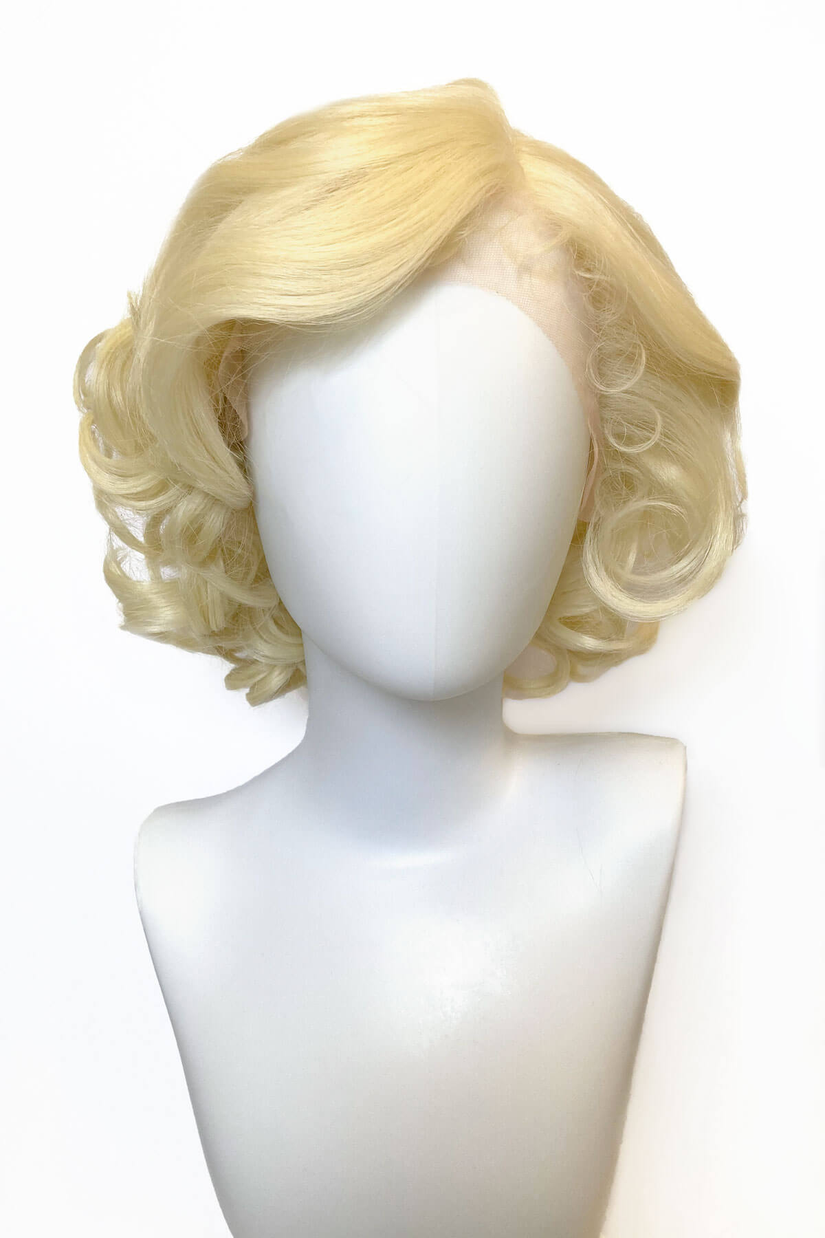 Mannequin with blonde lacefront wig. Blonde pinup wig, lace front, vintage style: Marilyn creamy blonde 613