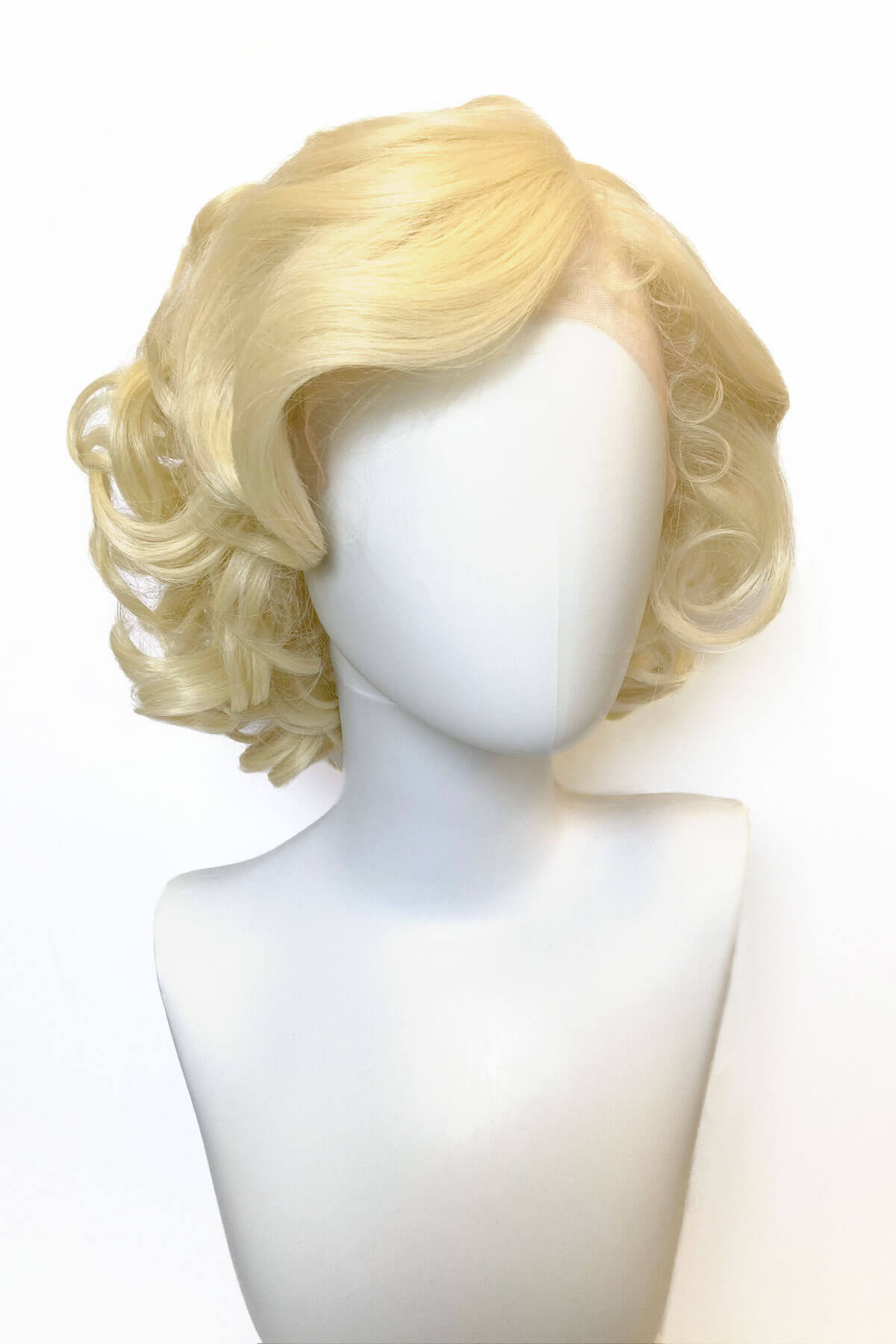 Mannequin with blonde lacefront wig. Blonde pinup wig, lace front, vintage style: Marilyn creamy blonde 613