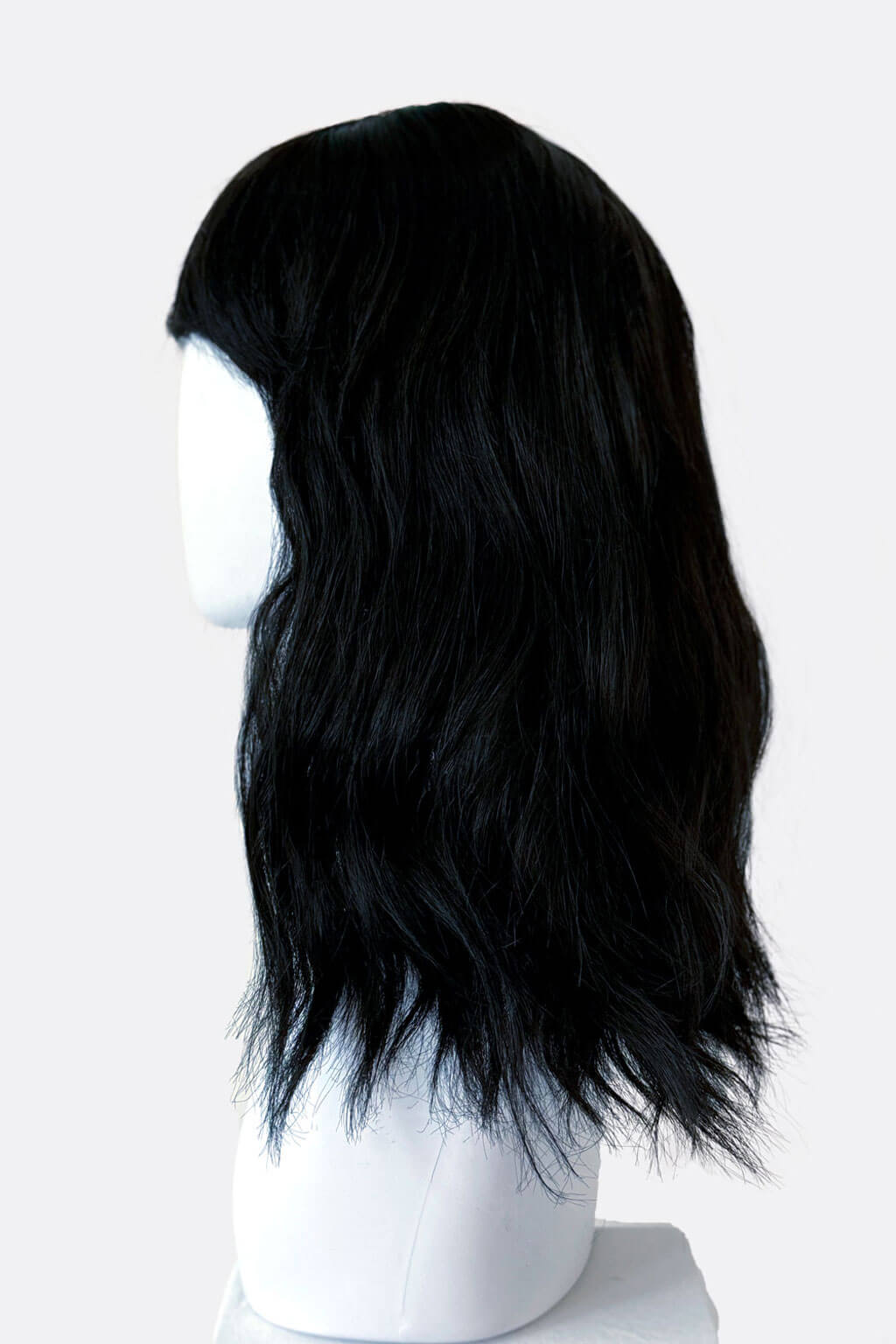Black wig on a mannequin head against a white background. Black long wavy bob wig (lob): Sigrid