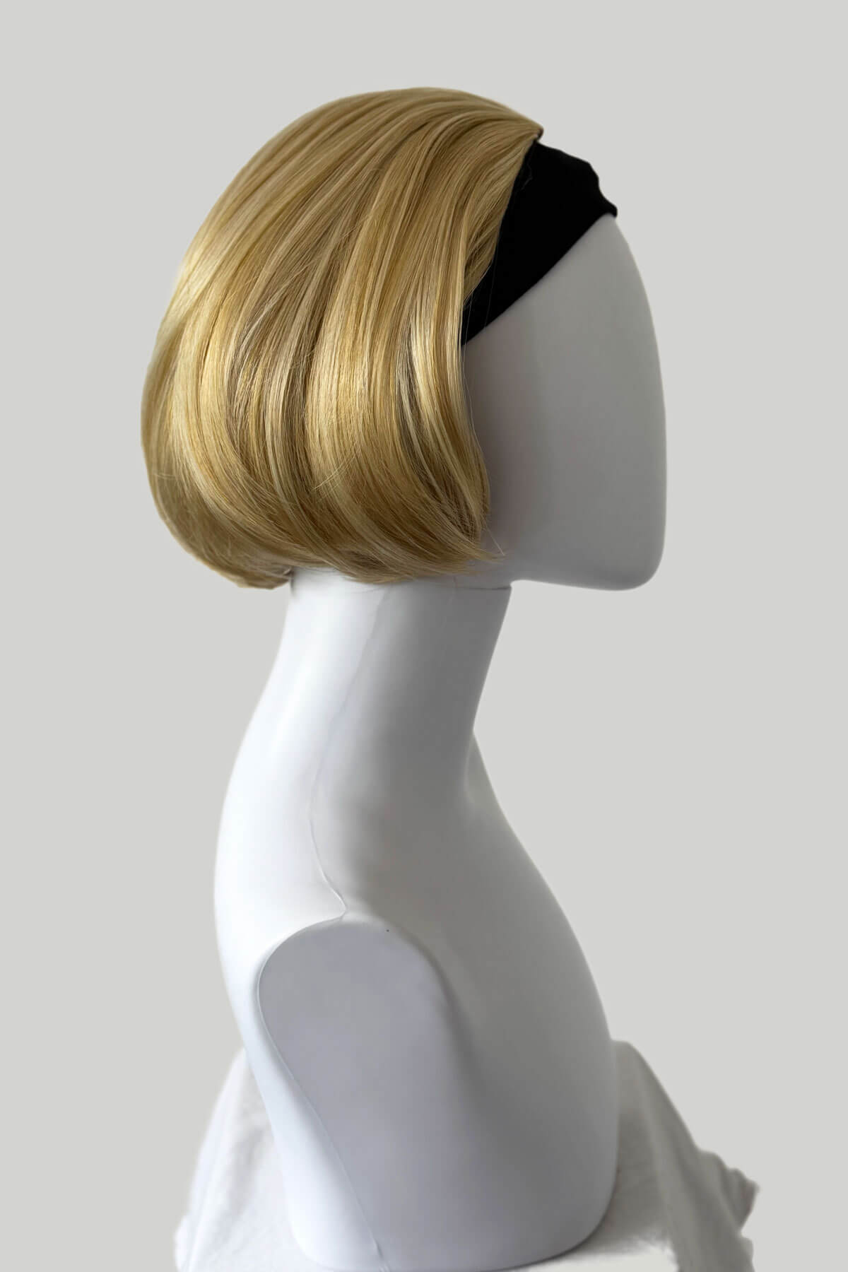 Blonde wig on a mannequin head against a white background. Bob half wig hairpiece, Flexihair: Amelie honey blonde 24BH613