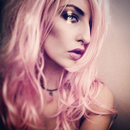 AnnabellesWigs Long pink wig with big loose curls: Donna