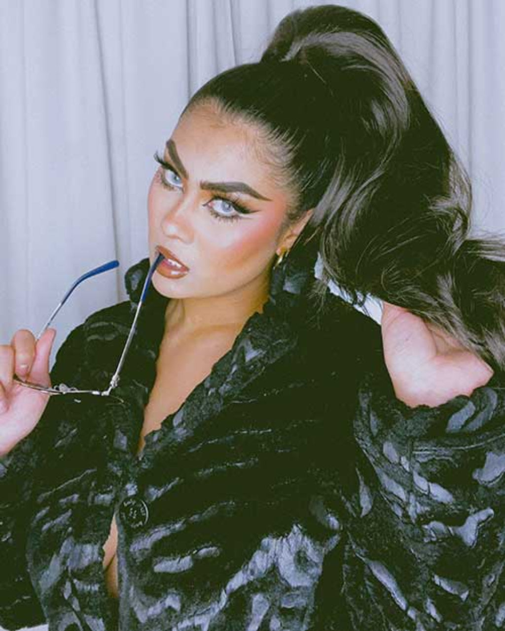 Clip-in ponytail hairpiece extension: Olivia dark brown 4