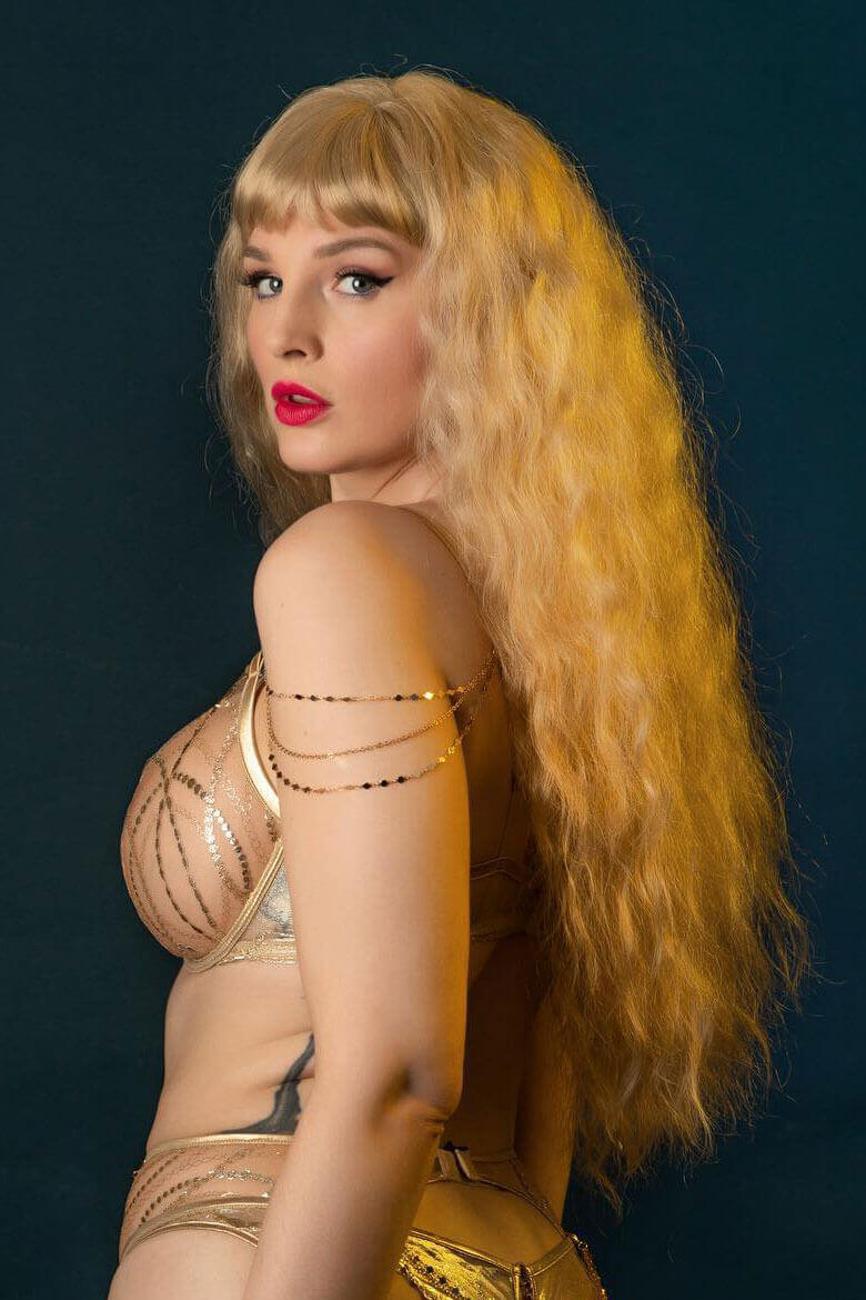 Long blonde wig with crimped mermaid waves: Astrid blonde 613T24