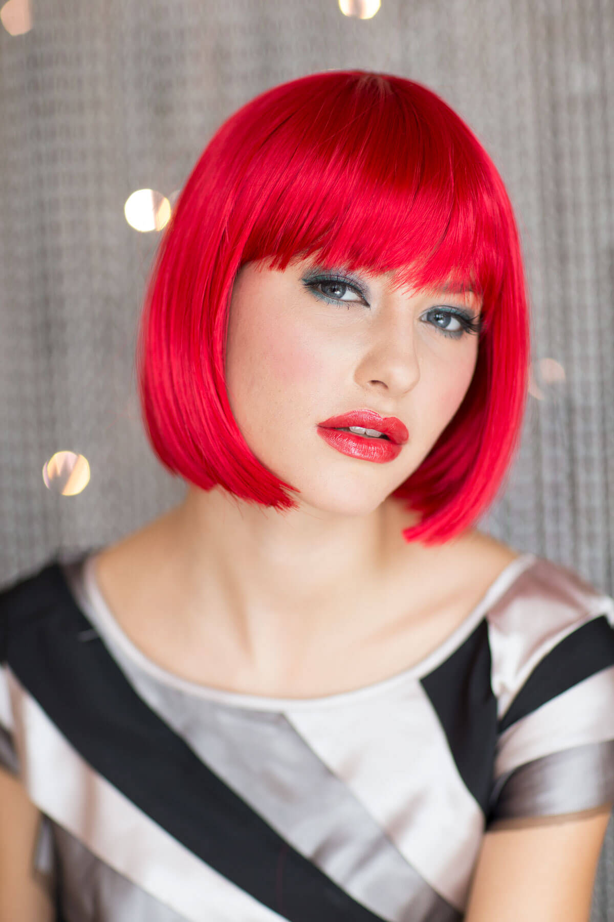 Vibrant, bright red bob wig: Maisy – vivid red #F20