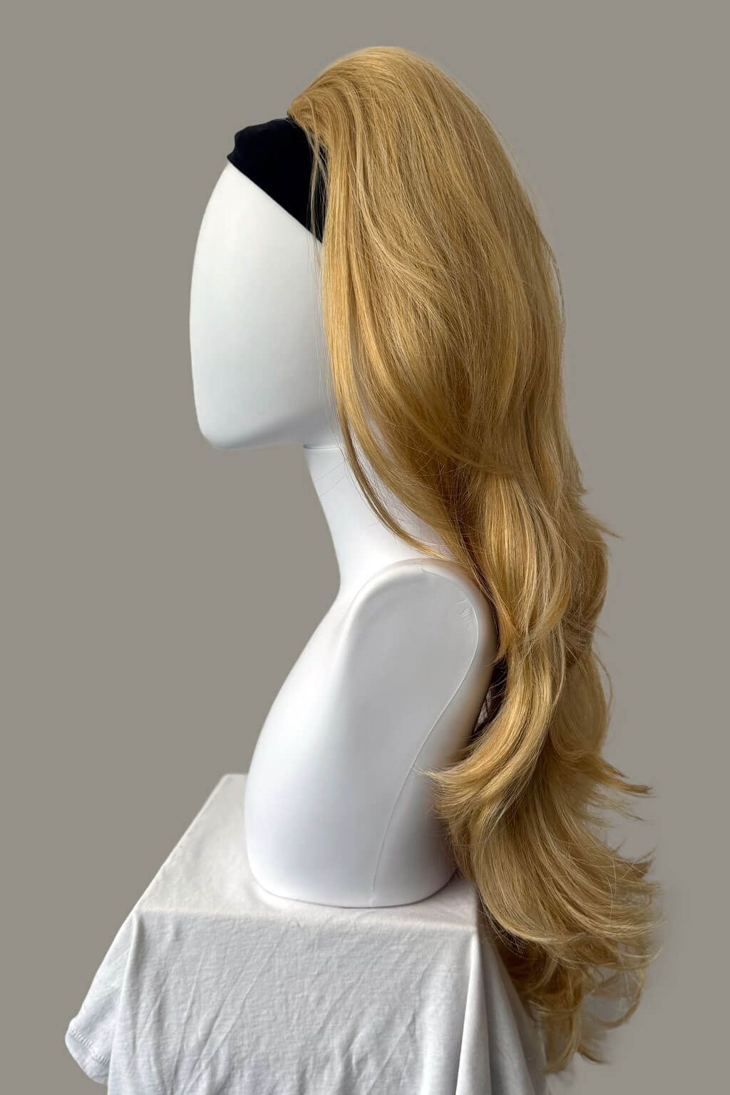 Blonde wig on a mannequin head against a gray background - High crown long, layered half wig and volume ring: Helena golden blonde 24BH613