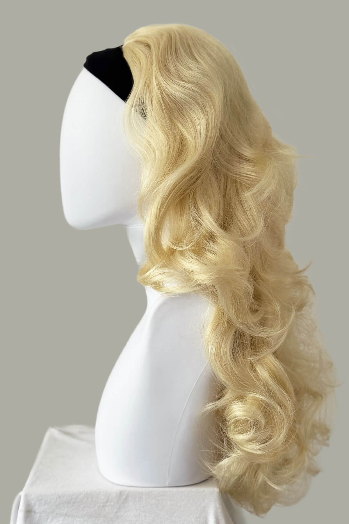 Curly blonde half wig hairpiece extension (3/4 wig), long: Meana