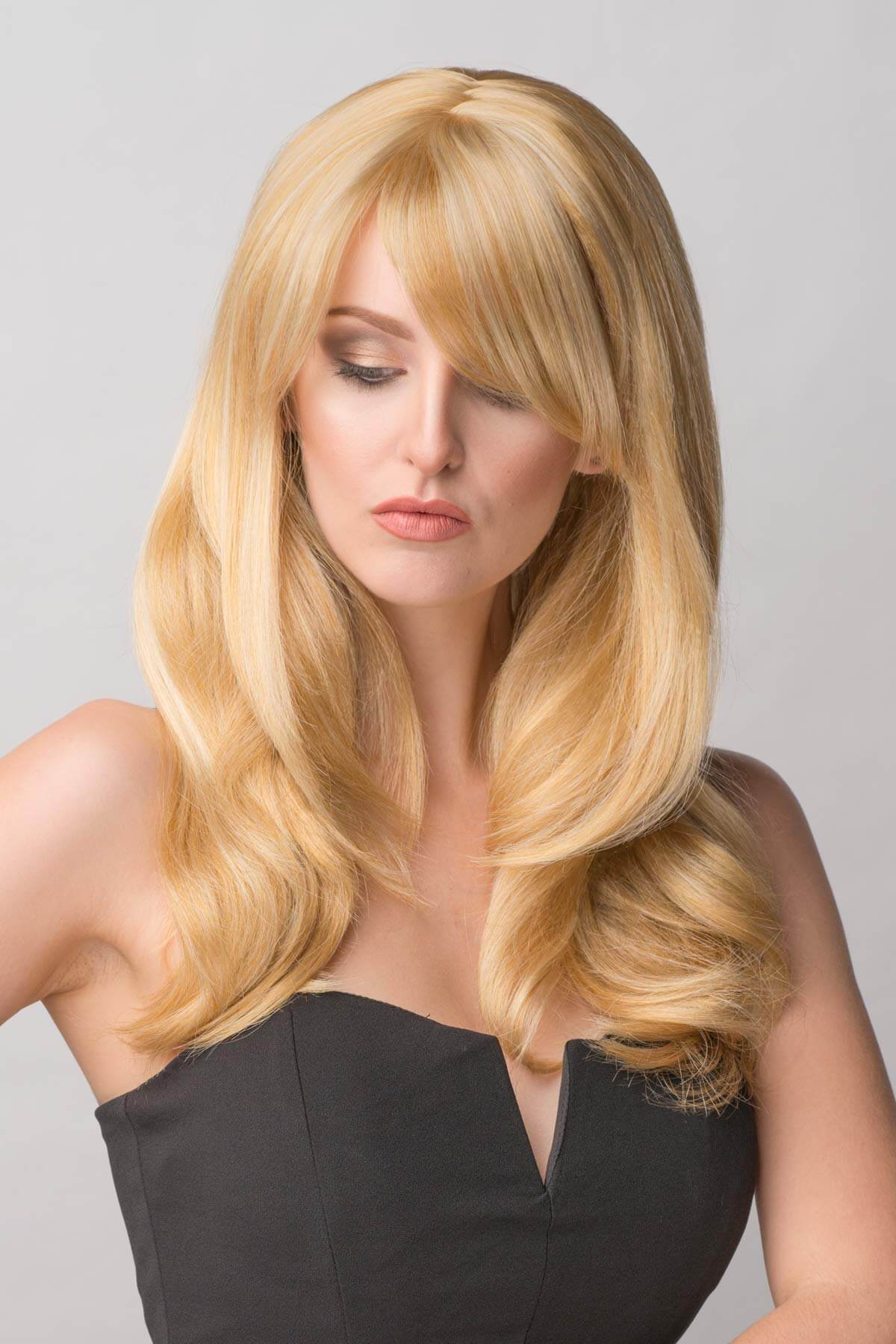 Long blonde wig, face framing with long, side-sweeping  display picture 1