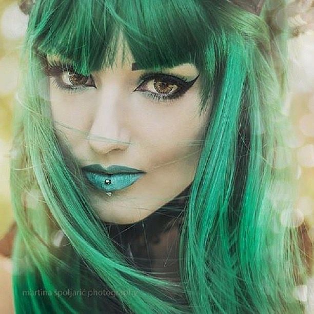Long green wig, long bob, emerald green: Esme AnnabellesWigs