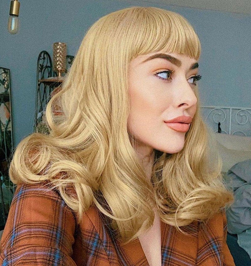 Ash blonde 50s style wig with short fringe and gentle waves: Trinity