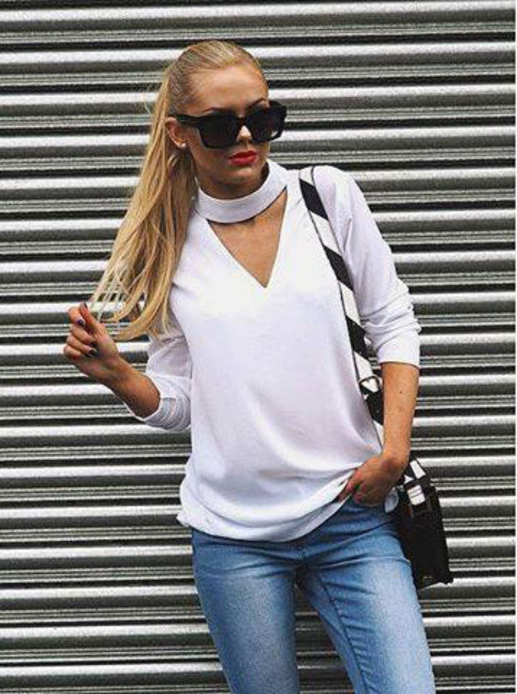 synthetic hair piece Long ponytail extension with gentle, sleek, layered waves: Mali blonde 24BH613