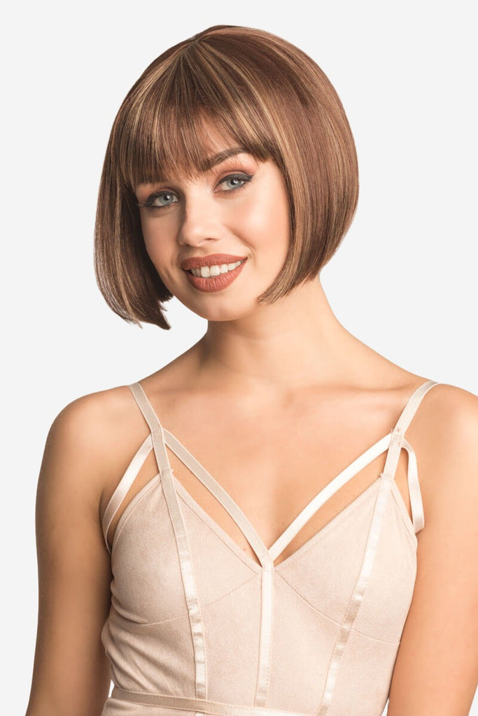Brown bob wig with blonde highlights: Bethany